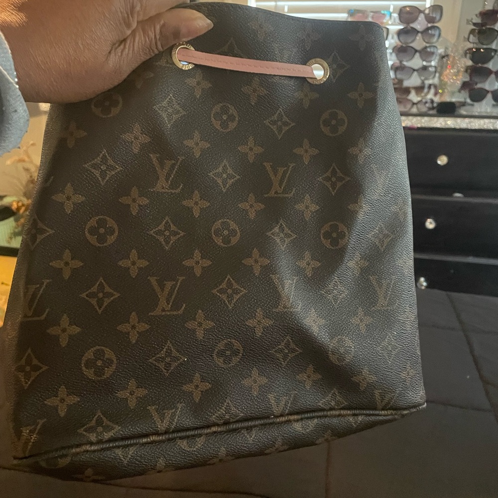 Louis Vuitton Dark Brown Monogram Shoulder Bag with Pink Accents ( look alike) - Picture 2 of 5